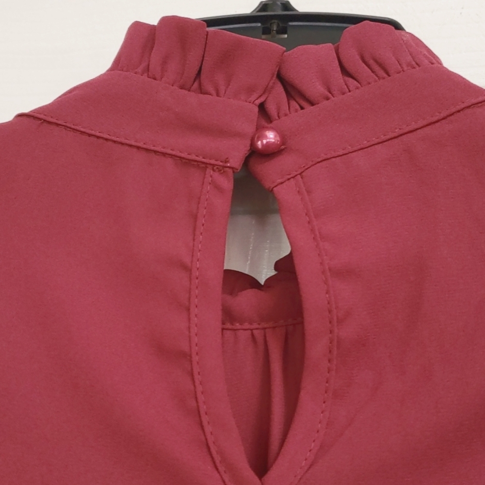 Size large blouse. - Picture 5 of 7
